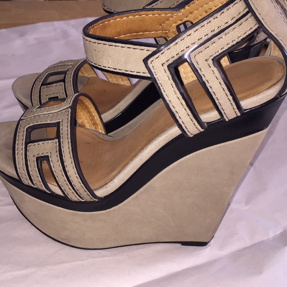Lamb olive green suede shoes gorgeous
